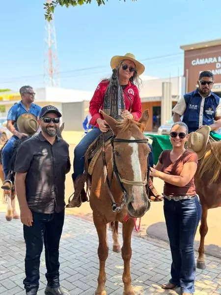 Com a participação de centenas de pessoas Cavalgada dos Amigos foi sucesso total em Paranhos