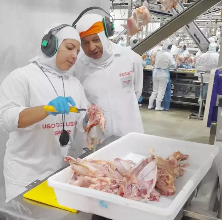 Presidente da Câmara vereador Darci visita frigorífico de frango no Paraná e destaca possibilidade da empresa se instalar em Amambai Presidente da Câmara vereador Darci visita frigorífico de frango no Paraná e destaca possibilidade da empresa se instalar em Amambai