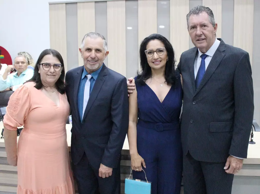 Em sessão com a Câmara lotada Heliomar Klabunde assume seu terceiro mandato como prefeito em Paranhos Em sessão com a Câmara lotada Heliomar Klabunde assume seu terceiro mandato como prefeito em Paranhos