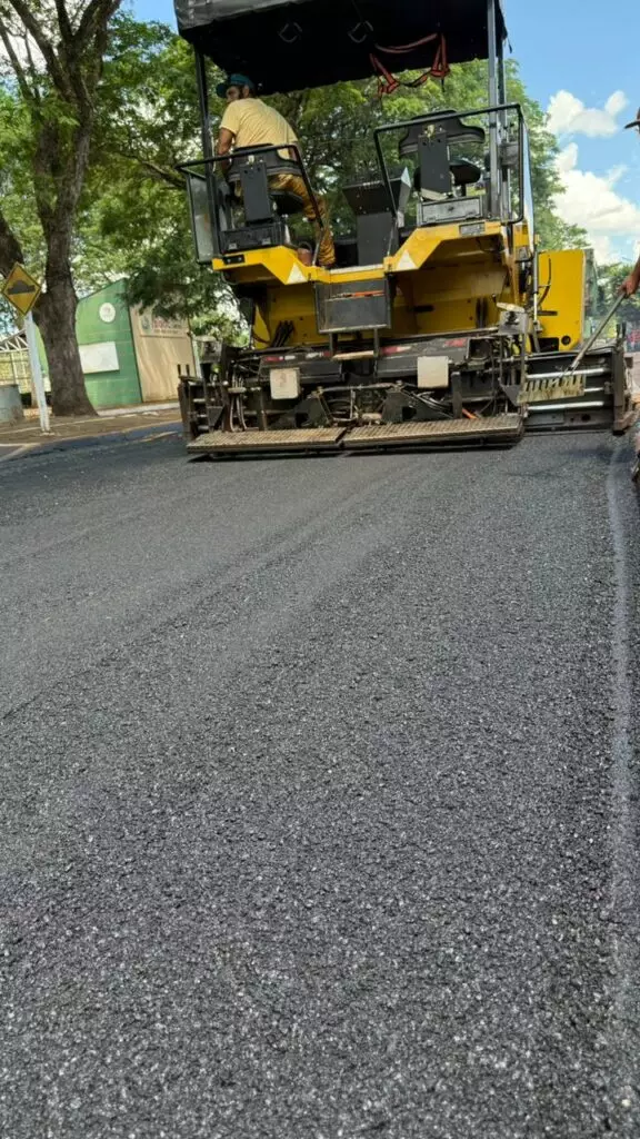 Caarapó: Prefeita Lurdes Portugal celebra mais uma rua recapeada e reforça compromisso com a recuperação da cidade