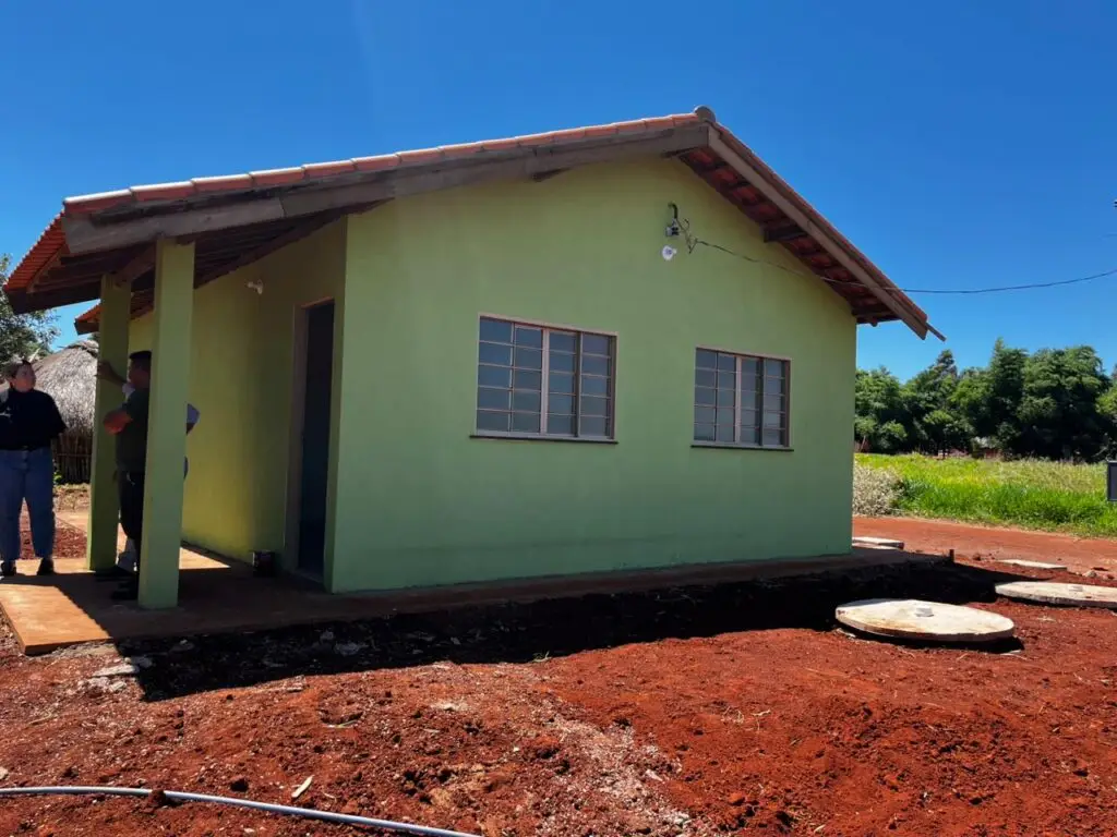 Prefeitura de Aral Moreira entrega primeiras casas populares na Aldeia Guassuty