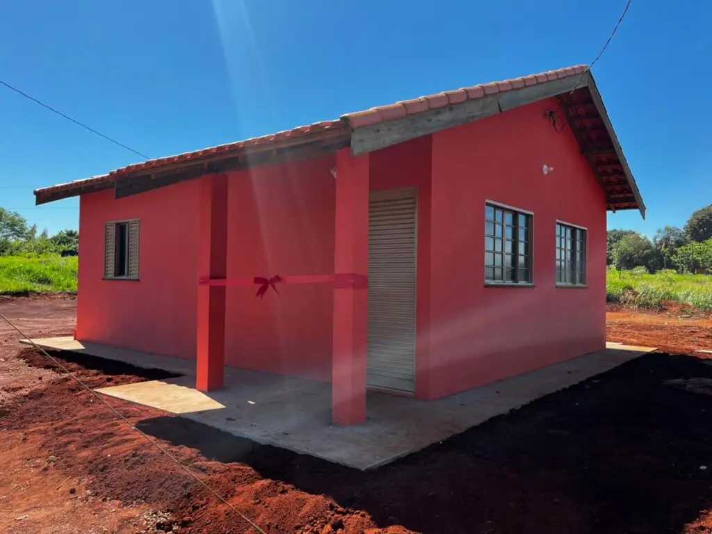 Prefeitura de Aral Moreira entrega primeiras casas populares na Aldeia Guassuty