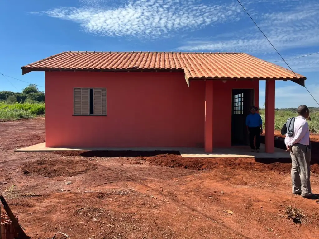 Prefeitura de Aral Moreira entrega primeiras casas populares na Aldeia Guassuty