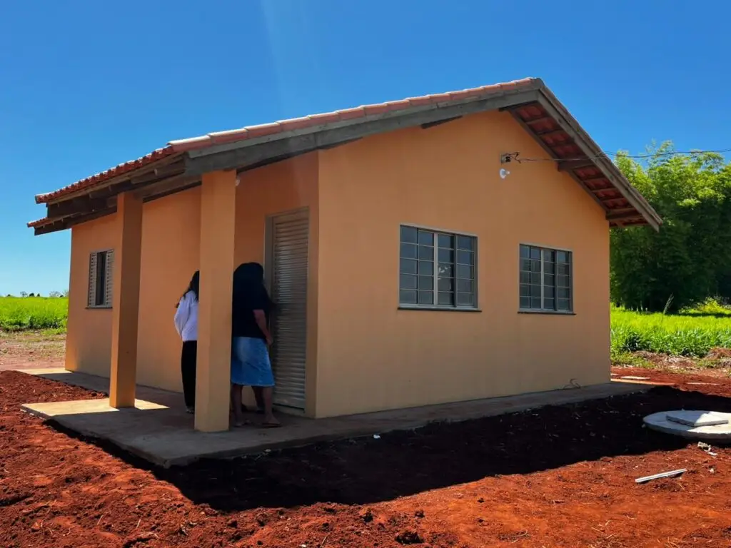 Prefeitura de Aral Moreira entrega primeiras casas populares na Aldeia Guassuty