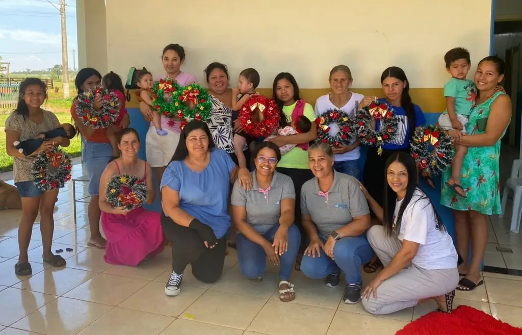 Iguatemi: Assistência Social promove oficina para confecção de guirlandas, com mães do Programa Criança Feliz Iguatemi: Assistência Social promove oficina para confecção de guirlandas, com mães do Programa Criança Feliz