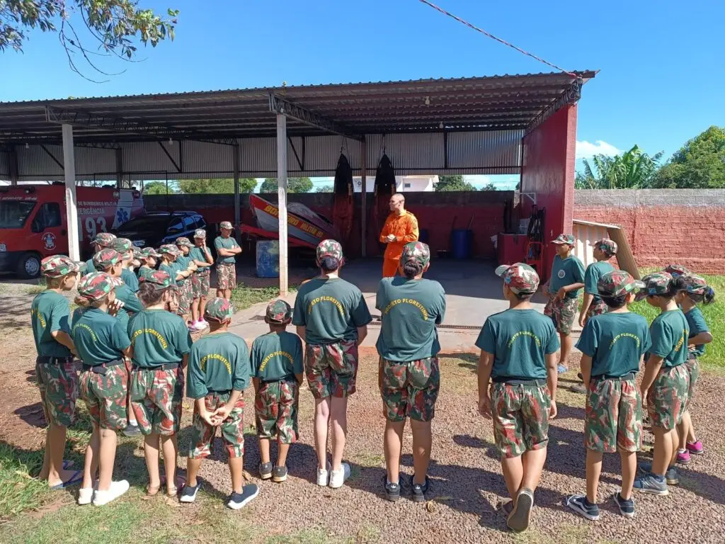 Em ação comemorativa, Alunos do Projeto Florestinha visitam Corpo de Bombeiros em Amambai