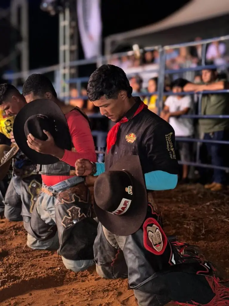 Iguatemiense Pedro Lucas é destaque em montaria de touros nos rodeios pelo Brasil