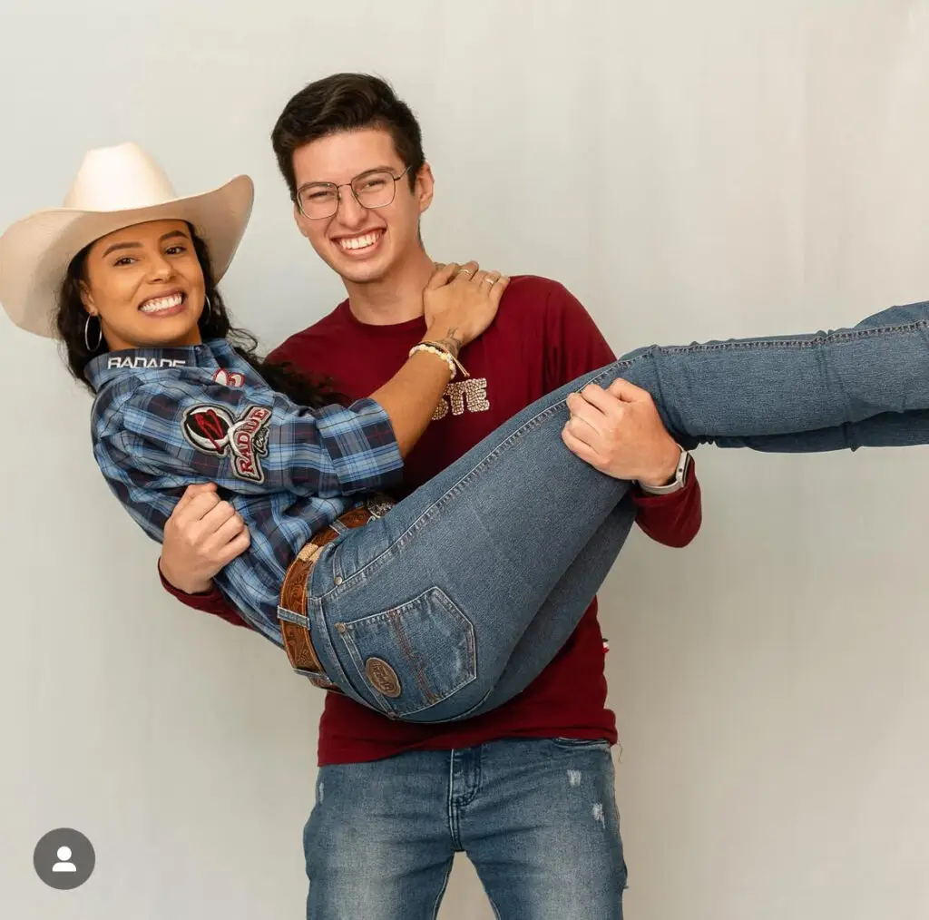 De músico a estrategista político: Matheus Fernandes, o marketeiro por trás da primeira prefeita mulher de Aral Moreira De músico a estrategista político: Matheus Fernandes, o marketeiro por trás da primeira prefeita mulher de Aral Moreira