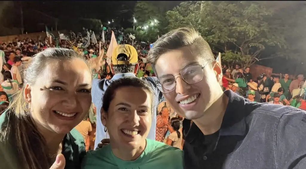 De músico a estrategista político: Matheus Fernandes, o marketeiro por trás da primeira prefeita mulher de Aral Moreira De músico a estrategista político: Matheus Fernandes, o marketeiro por trás da primeira prefeita mulher de Aral Moreira