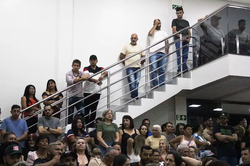 Em sessão com a Câmara lotada Heliomar Klabunde assume seu terceiro mandato como prefeito em Paranhos Em sessão com a Câmara lotada Heliomar Klabunde assume seu terceiro mandato como prefeito em Paranhos