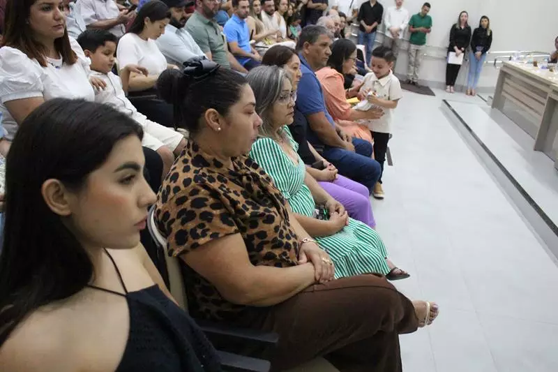 Em sessão com a Câmara lotada Heliomar Klabunde assume seu terceiro mandato como prefeito em Paranhos Em sessão com a Câmara lotada Heliomar Klabunde assume seu terceiro mandato como prefeito em Paranhos