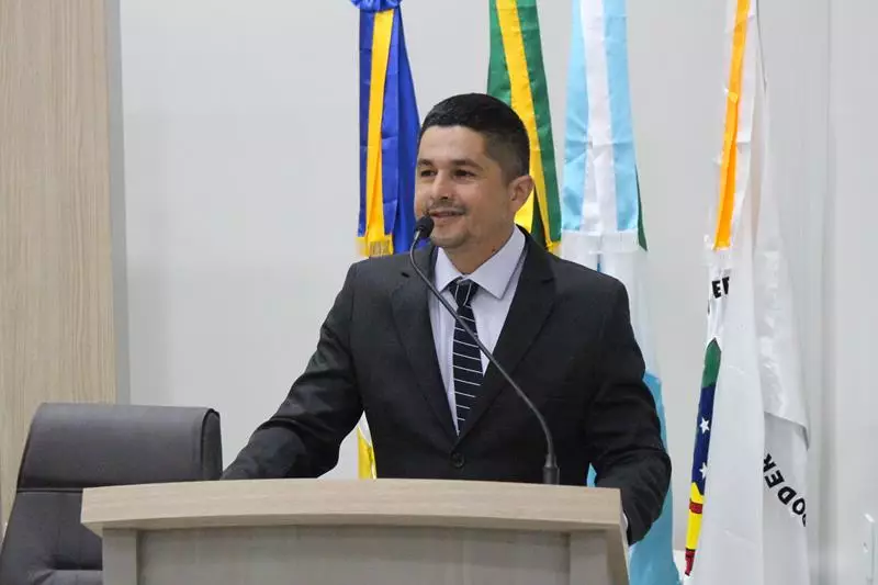 Em sessão com a Câmara lotada Heliomar Klabunde assume seu terceiro mandato como prefeito em Paranhos Em sessão com a Câmara lotada Heliomar Klabunde assume seu terceiro mandato como prefeito em Paranhos