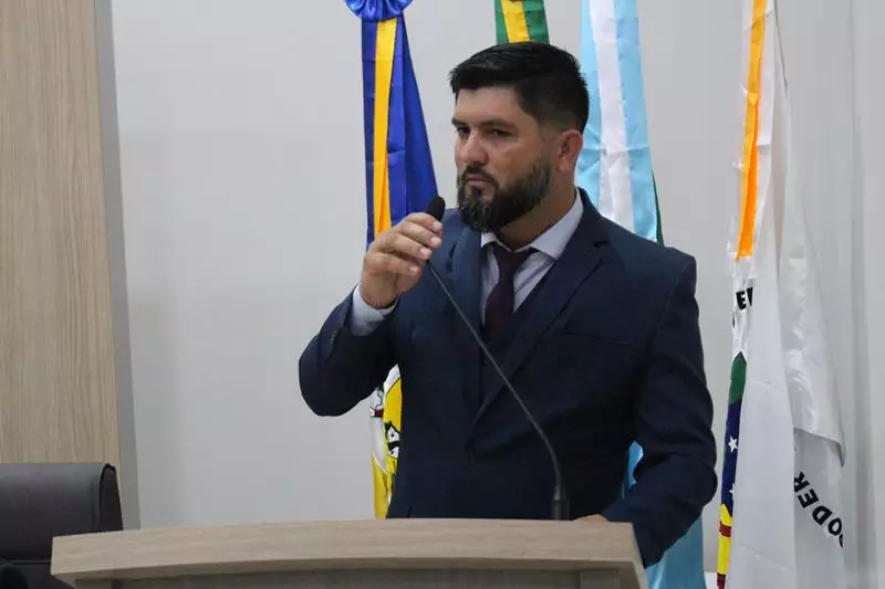 Em sessão com a Câmara lotada Heliomar Klabunde assume seu terceiro mandato como prefeito em Paranhos Em sessão com a Câmara lotada Heliomar Klabunde assume seu terceiro mandato como prefeito em Paranhos