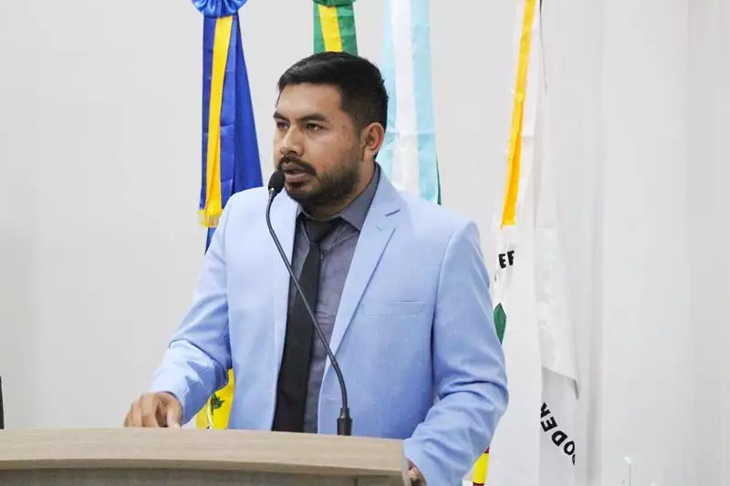 Em sessão com a Câmara lotada Heliomar Klabunde assume seu terceiro mandato como prefeito em Paranhos Em sessão com a Câmara lotada Heliomar Klabunde assume seu terceiro mandato como prefeito em Paranhos