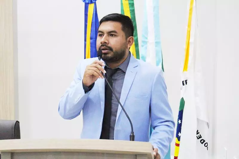 Em sessão com a Câmara lotada Heliomar Klabunde assume seu terceiro mandato como prefeito em Paranhos Em sessão com a Câmara lotada Heliomar Klabunde assume seu terceiro mandato como prefeito em Paranhos