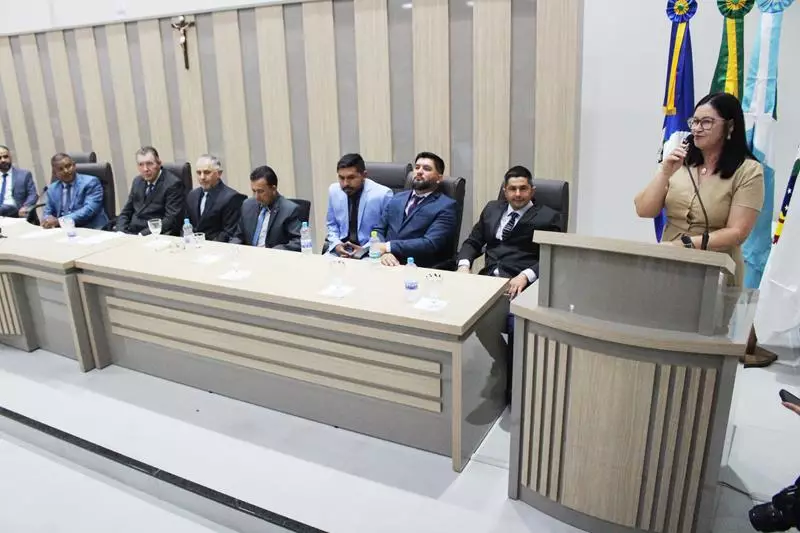 Em sessão com a Câmara lotada Heliomar Klabunde assume seu terceiro mandato como prefeito em Paranhos Em sessão com a Câmara lotada Heliomar Klabunde assume seu terceiro mandato como prefeito em Paranhos