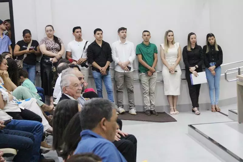 Em sessão com a Câmara lotada Heliomar Klabunde assume seu terceiro mandato como prefeito em Paranhos Em sessão com a Câmara lotada Heliomar Klabunde assume seu terceiro mandato como prefeito em Paranhos