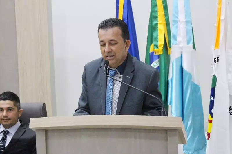 Em sessão com a Câmara lotada Heliomar Klabunde assume seu terceiro mandato como prefeito em Paranhos Em sessão com a Câmara lotada Heliomar Klabunde assume seu terceiro mandato como prefeito em Paranhos