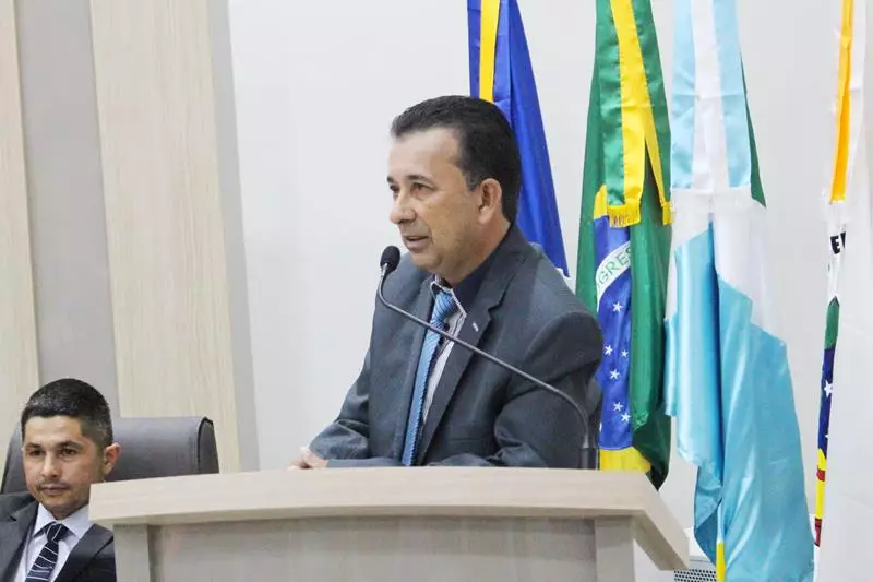 Em sessão com a Câmara lotada Heliomar Klabunde assume seu terceiro mandato como prefeito em Paranhos Em sessão com a Câmara lotada Heliomar Klabunde assume seu terceiro mandato como prefeito em Paranhos