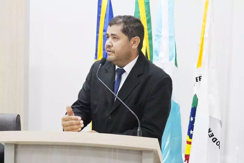 Em sessão com a Câmara lotada Heliomar Klabunde assume seu terceiro mandato como prefeito em Paranhos Em sessão com a Câmara lotada Heliomar Klabunde assume seu terceiro mandato como prefeito em Paranhos