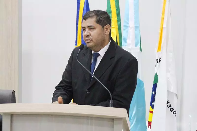 Em sessão com a Câmara lotada Heliomar Klabunde assume seu terceiro mandato como prefeito em Paranhos Em sessão com a Câmara lotada Heliomar Klabunde assume seu terceiro mandato como prefeito em Paranhos