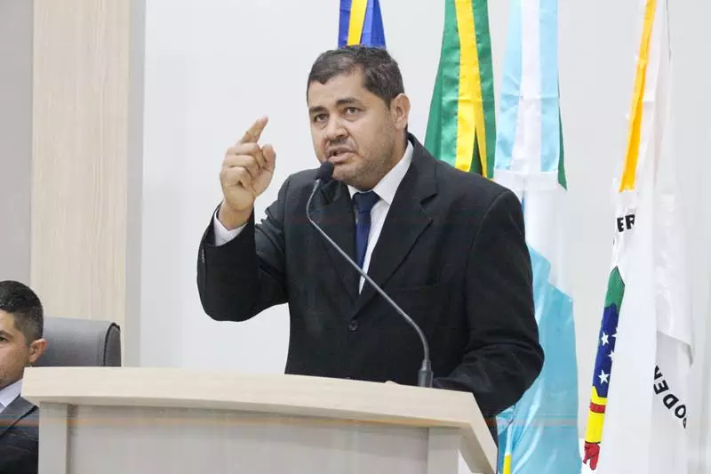 Em sessão com a Câmara lotada Heliomar Klabunde assume seu terceiro mandato como prefeito em Paranhos Em sessão com a Câmara lotada Heliomar Klabunde assume seu terceiro mandato como prefeito em Paranhos