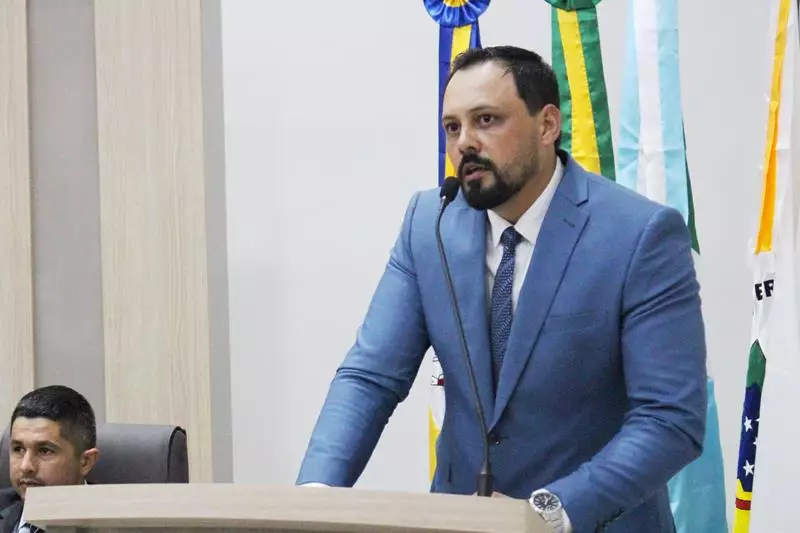 Em sessão com a Câmara lotada Heliomar Klabunde assume seu terceiro mandato como prefeito em Paranhos Em sessão com a Câmara lotada Heliomar Klabunde assume seu terceiro mandato como prefeito em Paranhos