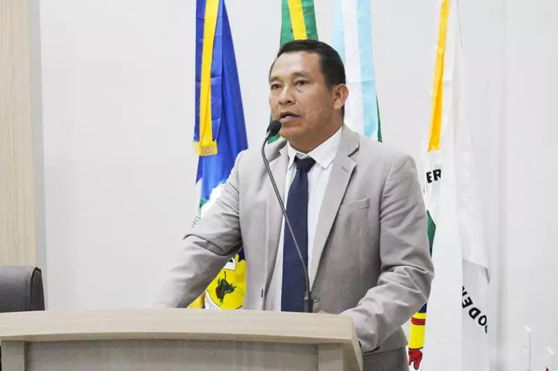 Em sessão com a Câmara lotada Heliomar Klabunde assume seu terceiro mandato como prefeito em Paranhos Em sessão com a Câmara lotada Heliomar Klabunde assume seu terceiro mandato como prefeito em Paranhos