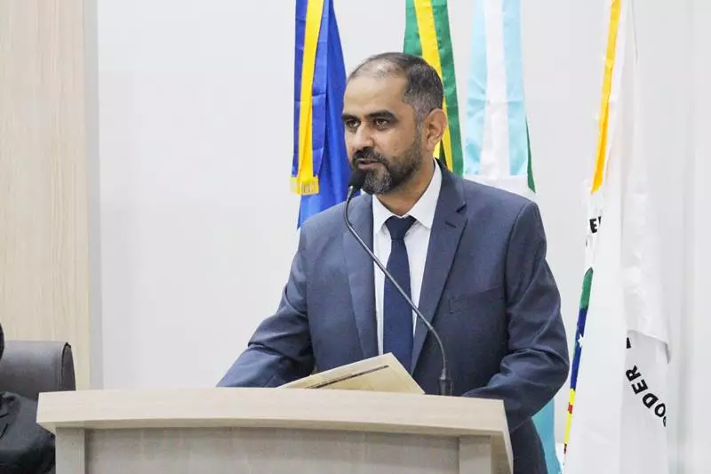 Em sessão com a Câmara lotada Heliomar Klabunde assume seu terceiro mandato como prefeito em Paranhos Em sessão com a Câmara lotada Heliomar Klabunde assume seu terceiro mandato como prefeito em Paranhos