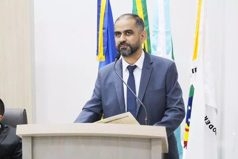 Em sessão com a Câmara lotada Heliomar Klabunde assume seu terceiro mandato como prefeito em Paranhos Em sessão com a Câmara lotada Heliomar Klabunde assume seu terceiro mandato como prefeito em Paranhos