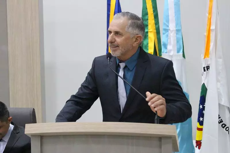 Em sessão com a Câmara lotada Heliomar Klabunde assume seu terceiro mandato como prefeito em Paranhos Em sessão com a Câmara lotada Heliomar Klabunde assume seu terceiro mandato como prefeito em Paranhos