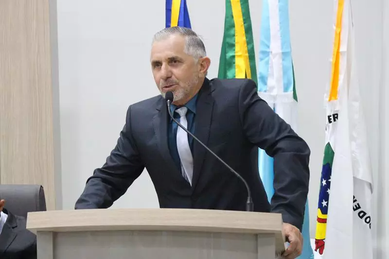 Em sessão com a Câmara lotada Heliomar Klabunde assume seu terceiro mandato como prefeito em Paranhos Em sessão com a Câmara lotada Heliomar Klabunde assume seu terceiro mandato como prefeito em Paranhos