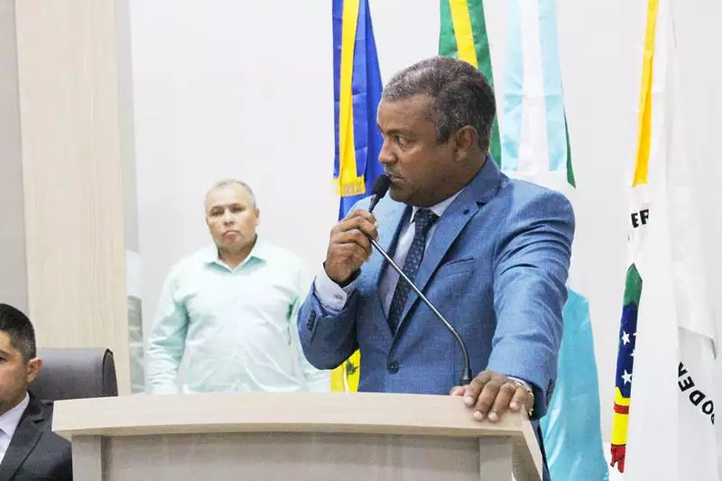 Em sessão com a Câmara lotada Heliomar Klabunde assume seu terceiro mandato como prefeito em Paranhos Em sessão com a Câmara lotada Heliomar Klabunde assume seu terceiro mandato como prefeito em Paranhos