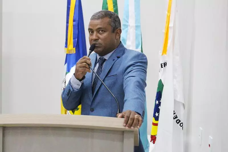 Em sessão com a Câmara lotada Heliomar Klabunde assume seu terceiro mandato como prefeito em Paranhos Em sessão com a Câmara lotada Heliomar Klabunde assume seu terceiro mandato como prefeito em Paranhos