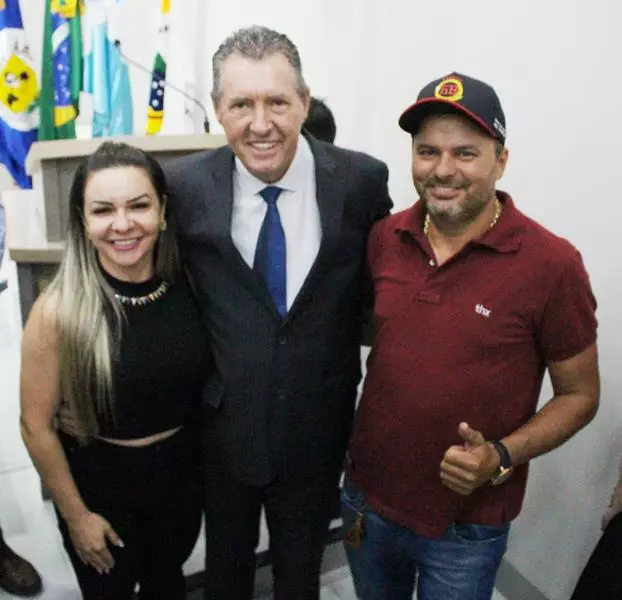 Em sessão com a Câmara lotada Heliomar Klabunde assume seu terceiro mandato como prefeito em Paranhos Em sessão com a Câmara lotada Heliomar Klabunde assume seu terceiro mandato como prefeito em Paranhos