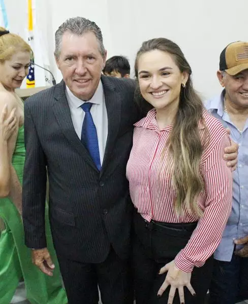 Em sessão com a Câmara lotada Heliomar Klabunde assume seu terceiro mandato como prefeito em Paranhos Em sessão com a Câmara lotada Heliomar Klabunde assume seu terceiro mandato como prefeito em Paranhos