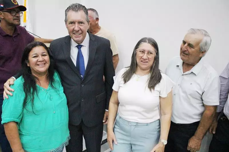 Em sessão com a Câmara lotada Heliomar Klabunde assume seu terceiro mandato como prefeito em Paranhos Em sessão com a Câmara lotada Heliomar Klabunde assume seu terceiro mandato como prefeito em Paranhos