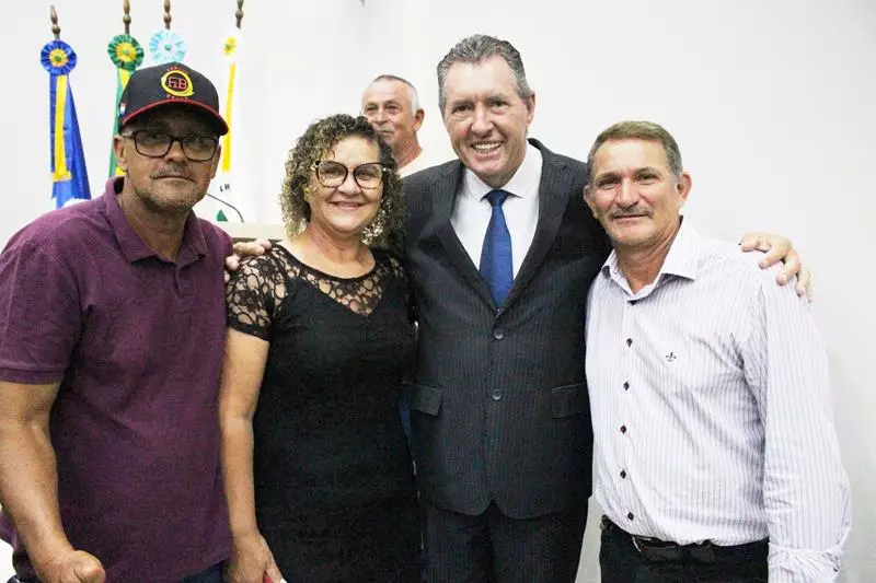 Em sessão com a Câmara lotada Heliomar Klabunde assume seu terceiro mandato como prefeito em Paranhos Em sessão com a Câmara lotada Heliomar Klabunde assume seu terceiro mandato como prefeito em Paranhos