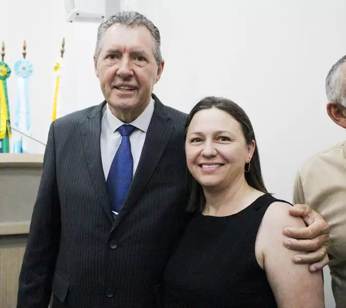 Em sessão com a Câmara lotada Heliomar Klabunde assume seu terceiro mandato como prefeito em Paranhos Em sessão com a Câmara lotada Heliomar Klabunde assume seu terceiro mandato como prefeito em Paranhos