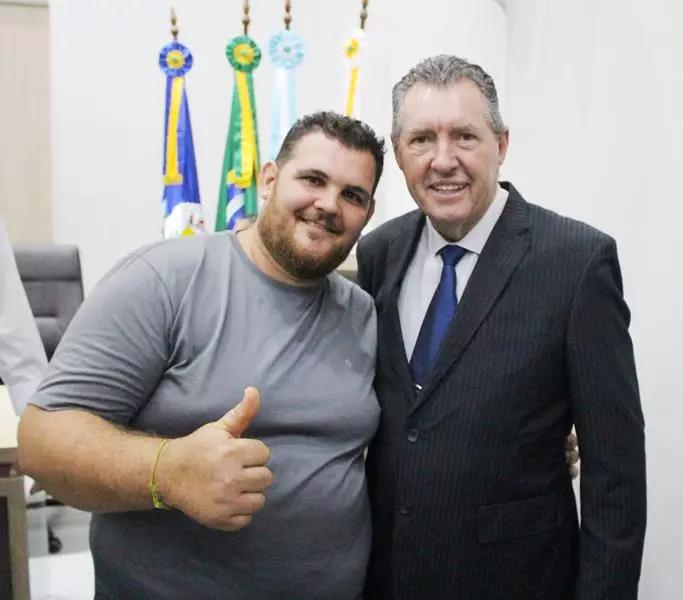 Em sessão com a Câmara lotada Heliomar Klabunde assume seu terceiro mandato como prefeito em Paranhos Em sessão com a Câmara lotada Heliomar Klabunde assume seu terceiro mandato como prefeito em Paranhos