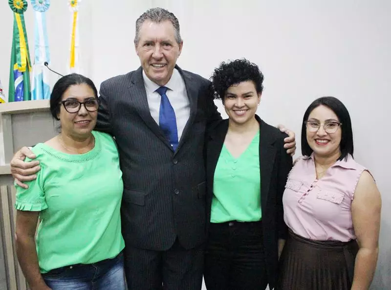 Em sessão com a Câmara lotada Heliomar Klabunde assume seu terceiro mandato como prefeito em Paranhos Em sessão com a Câmara lotada Heliomar Klabunde assume seu terceiro mandato como prefeito em Paranhos