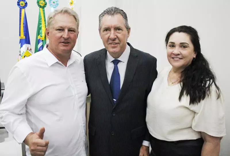 Em sessão com a Câmara lotada Heliomar Klabunde assume seu terceiro mandato como prefeito em Paranhos Em sessão com a Câmara lotada Heliomar Klabunde assume seu terceiro mandato como prefeito em Paranhos