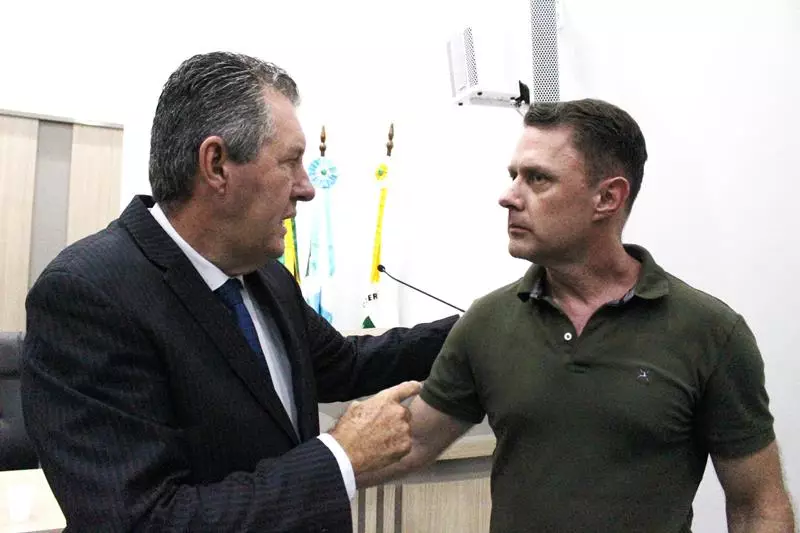 Em sessão com a Câmara lotada Heliomar Klabunde assume seu terceiro mandato como prefeito em Paranhos Em sessão com a Câmara lotada Heliomar Klabunde assume seu terceiro mandato como prefeito em Paranhos