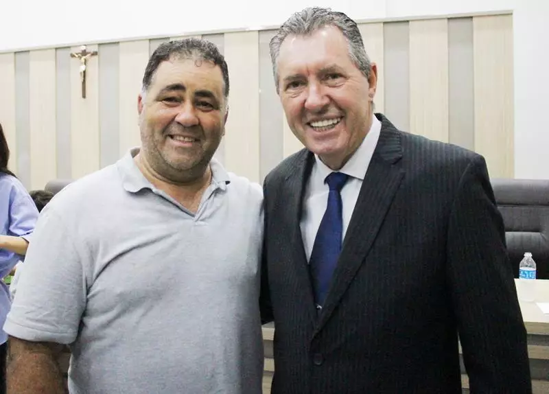 Em sessão com a Câmara lotada Heliomar Klabunde assume seu terceiro mandato como prefeito em Paranhos Em sessão com a Câmara lotada Heliomar Klabunde assume seu terceiro mandato como prefeito em Paranhos