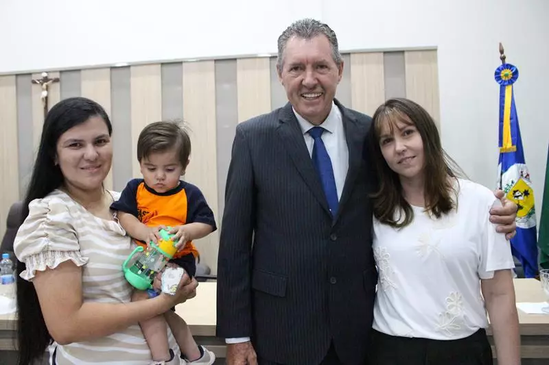 Em sessão com a Câmara lotada Heliomar Klabunde assume seu terceiro mandato como prefeito em Paranhos Em sessão com a Câmara lotada Heliomar Klabunde assume seu terceiro mandato como prefeito em Paranhos