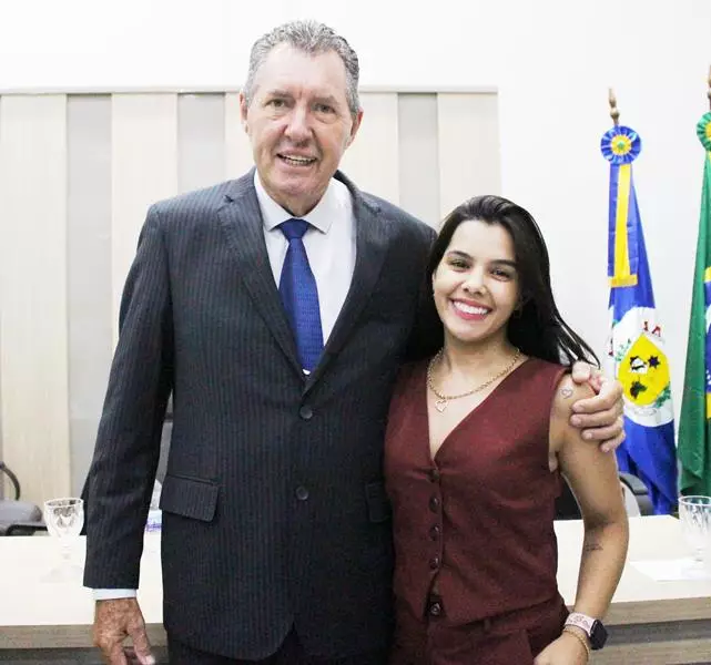 Em sessão com a Câmara lotada Heliomar Klabunde assume seu terceiro mandato como prefeito em Paranhos Em sessão com a Câmara lotada Heliomar Klabunde assume seu terceiro mandato como prefeito em Paranhos
