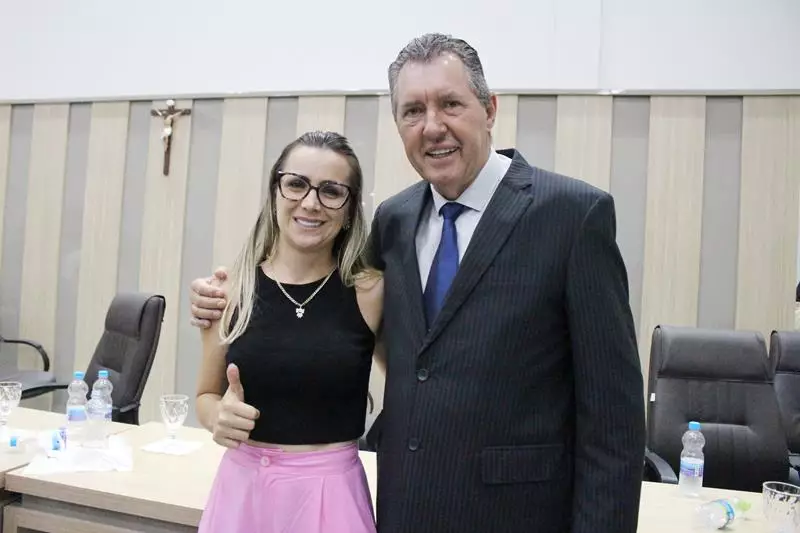 Em sessão com a Câmara lotada Heliomar Klabunde assume seu terceiro mandato como prefeito em Paranhos Em sessão com a Câmara lotada Heliomar Klabunde assume seu terceiro mandato como prefeito em Paranhos