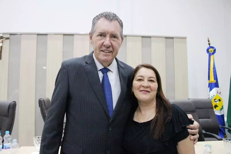 Em sessão com a Câmara lotada Heliomar Klabunde assume seu terceiro mandato como prefeito em Paranhos Em sessão com a Câmara lotada Heliomar Klabunde assume seu terceiro mandato como prefeito em Paranhos