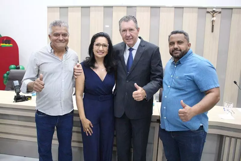 Em sessão com a Câmara lotada Heliomar Klabunde assume seu terceiro mandato como prefeito em Paranhos Em sessão com a Câmara lotada Heliomar Klabunde assume seu terceiro mandato como prefeito em Paranhos