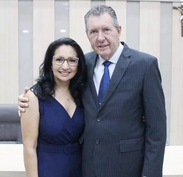 Em sessão com a Câmara lotada Heliomar Klabunde assume seu terceiro mandato como prefeito em Paranhos Em sessão com a Câmara lotada Heliomar Klabunde assume seu terceiro mandato como prefeito em Paranhos